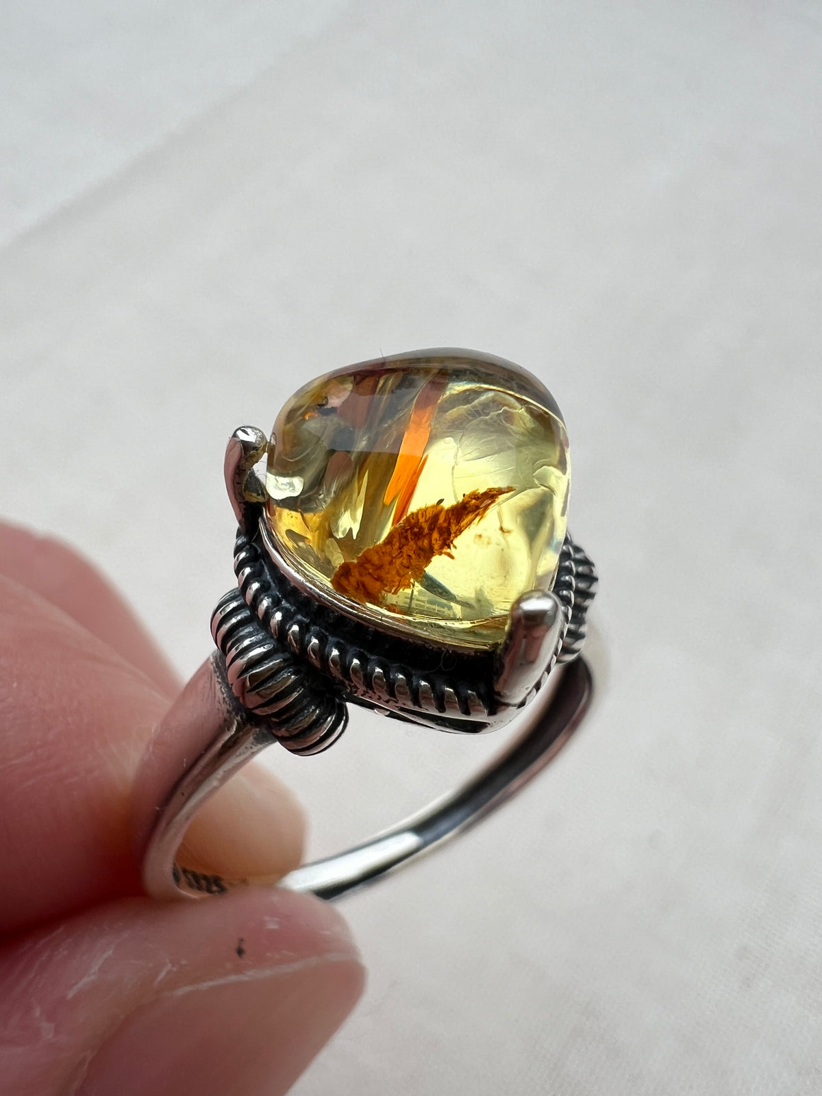 FLOWER AMBER HEART RING