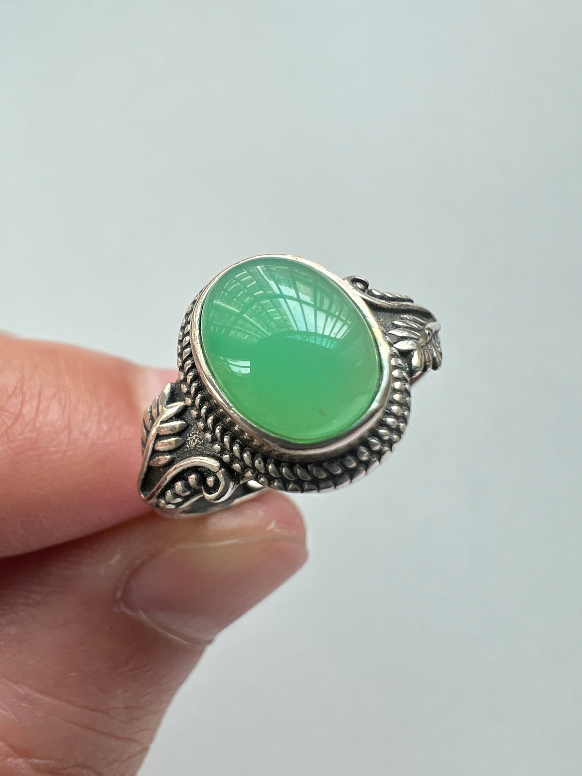 OVAL CHRYSOPRASE RING