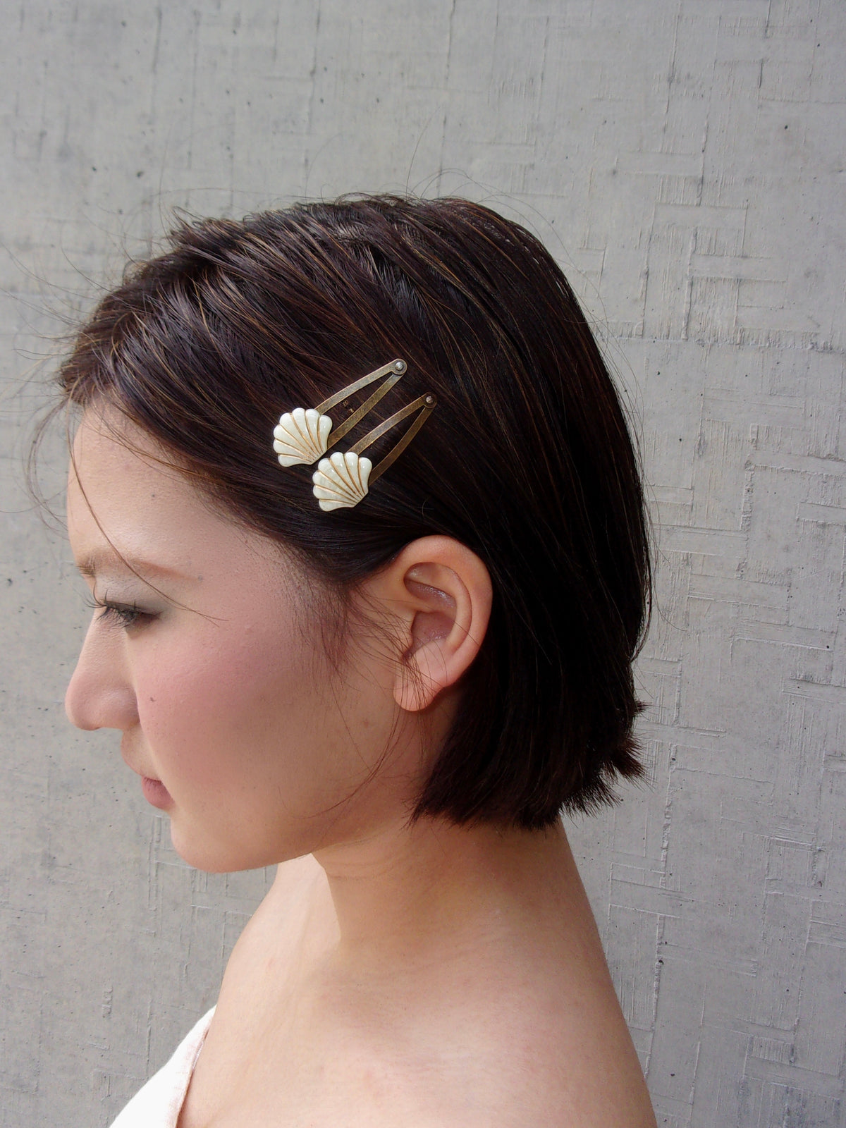 Vintage Seashell Hair Clip Set In Creamy White