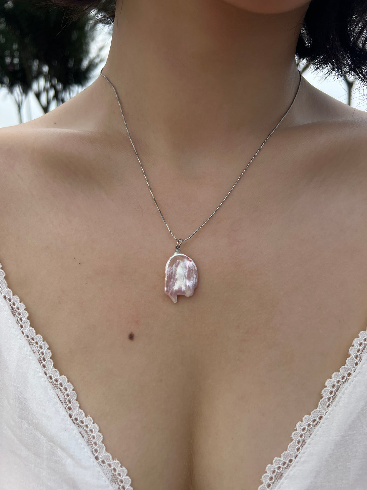 Petal Pearl Necklace 01