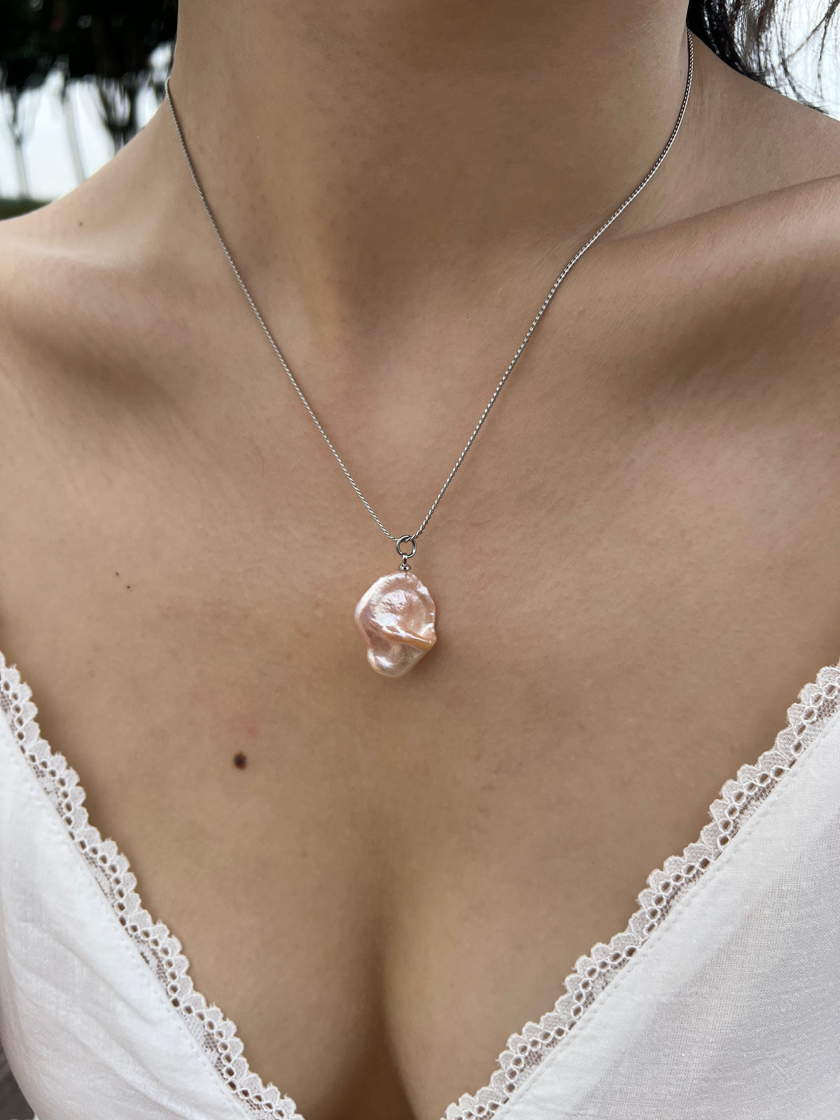 Petal Pearl Necklace 03
