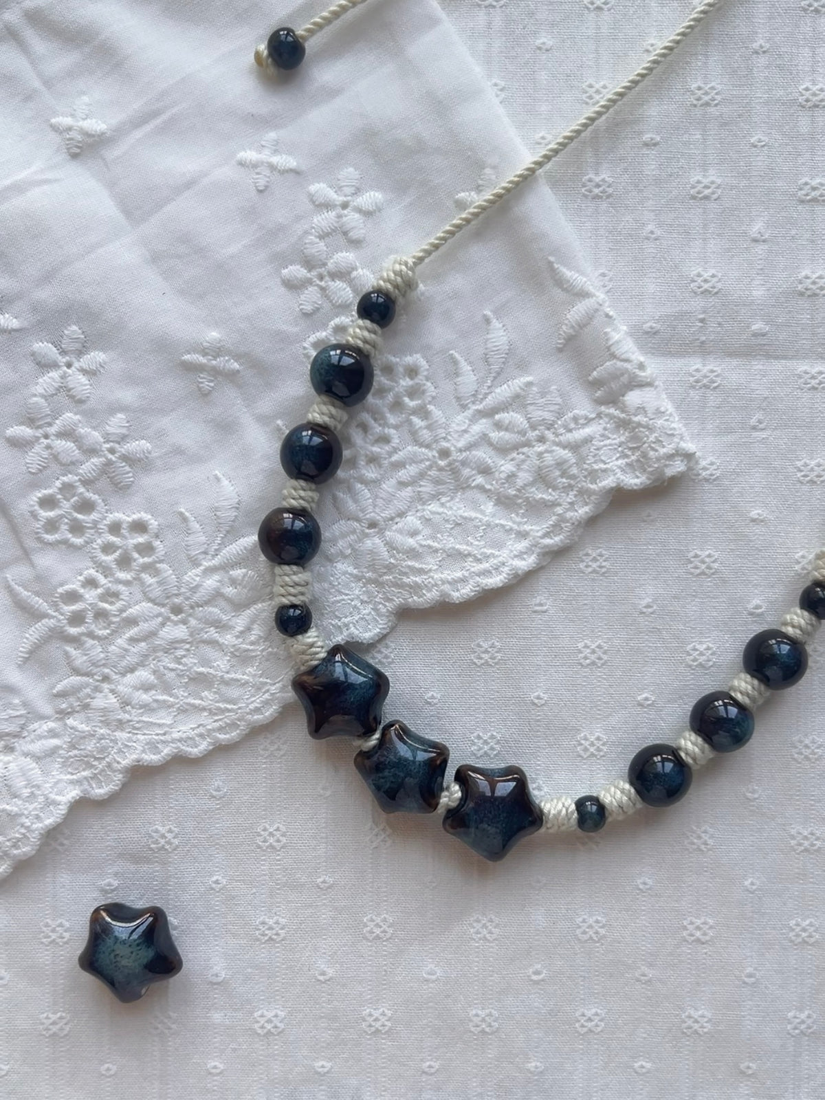 Navia Choker