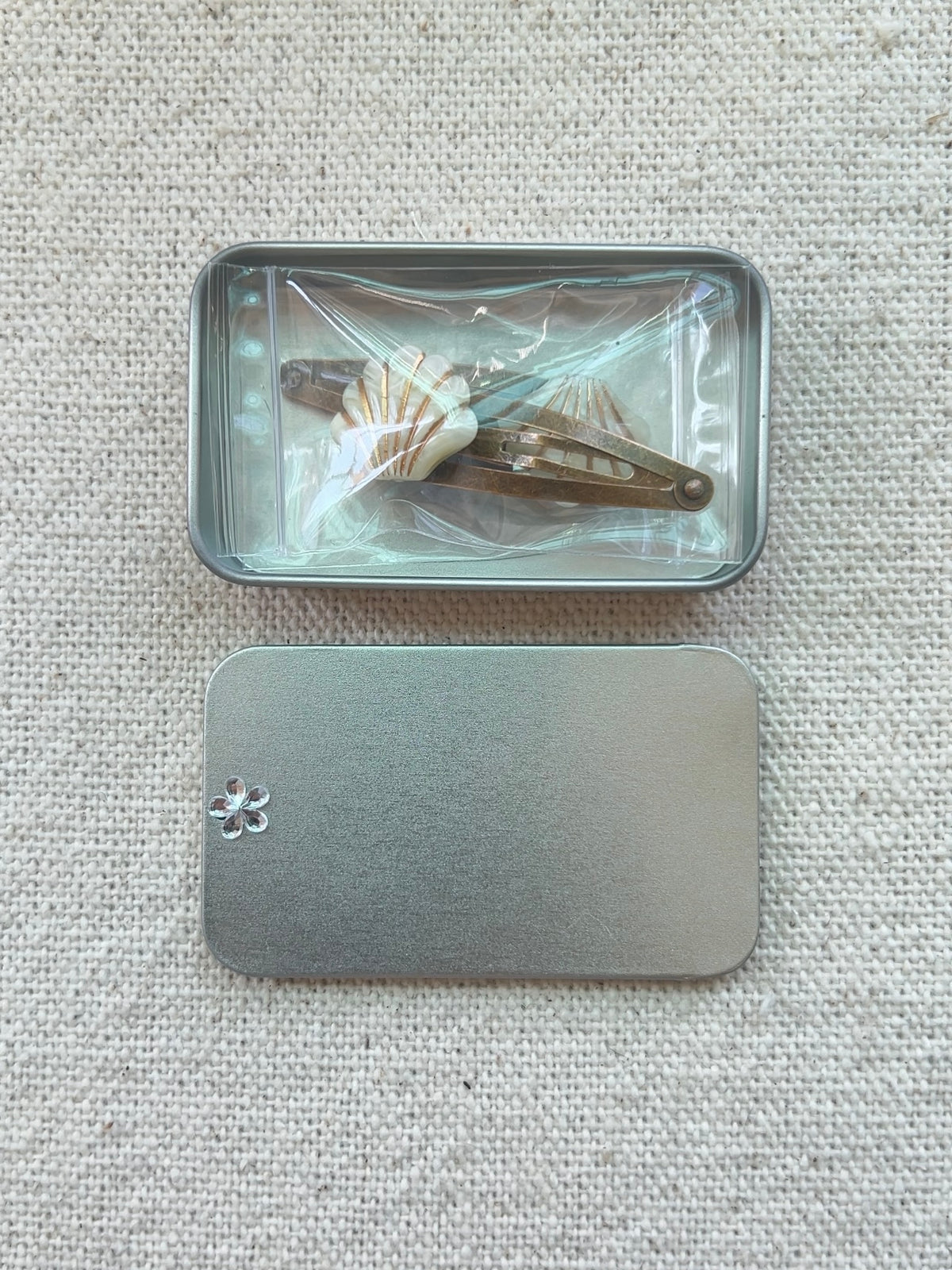 Vintage Seashell Hair Clip Set In Creamy White